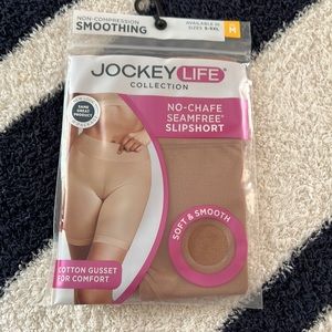 Jockey smoothing slip short